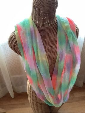 💚Pretty colorful infinity scarf..
